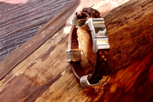 Bracelet en cuir de zébu - Atelier IZAHO - Madagascar 15