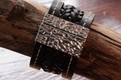 Bracelet en cuir de zébu - Atelier IZAHO - Madagascar 8