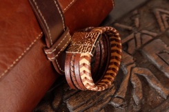 Bracelet IZAHO en cuir de Zébu - Madagascar - artisanat de Madagascar 7