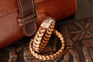 Bracelet IZAHO en cuir de Zébu - Madagascar - artisanat de Madagascar 8