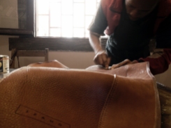Atelier de maroquinerie Izaho à Antananarivo, madagascar 7