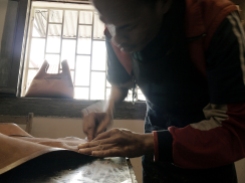 Atelier de maroquinerie Izaho à Antananarivo, madagascar 8